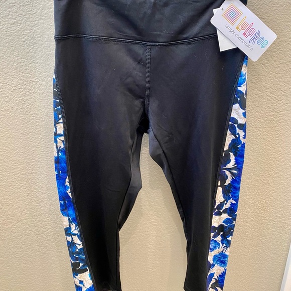 LuLaRoe workout capri pants.